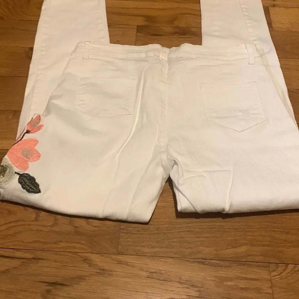 Davi & Dani white jeans size medium